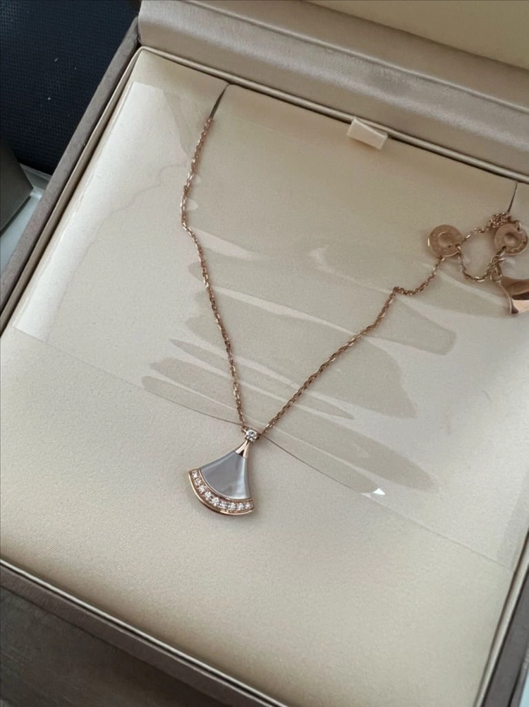 불가리 디바스 드림 한줄 파베 로즈골드 목걸이 이미지