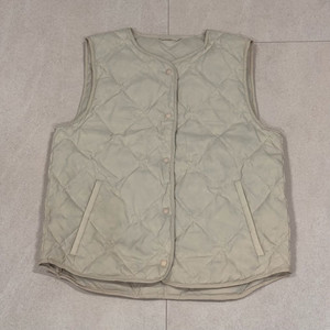 [새상품]지오다노 퀼팅 조끼 XS 아이보리