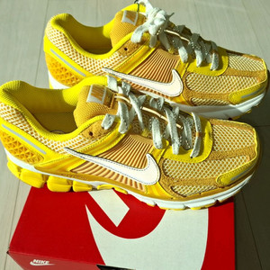 260 나이키 줌 보메로5 옐로우 오커