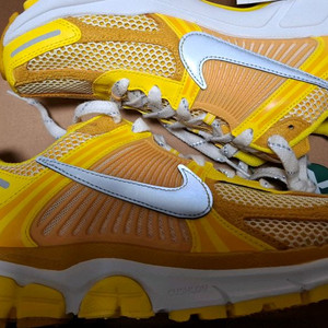 270 나이키 줌 보메로5 옐로우 오커