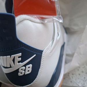 275 나이키 조던4 SB 네이비
