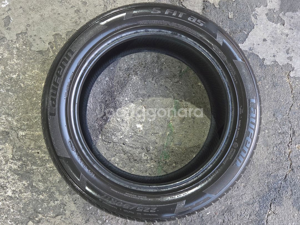 2255017 225 50 17 한국 라우펜 타이어 팝니다--2