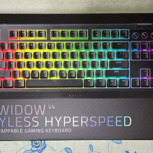 레이저 블랙위도우v4 TKL 하이퍼스피드 무선 텐키리스 키보드 (단순개봉) 택포