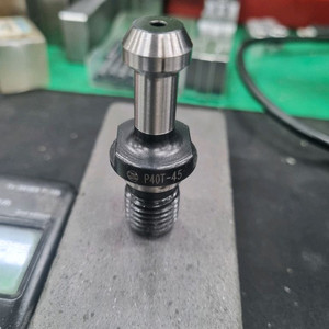 P4T-45 산업용 부품 풀스터드 볼트 24개 이미지