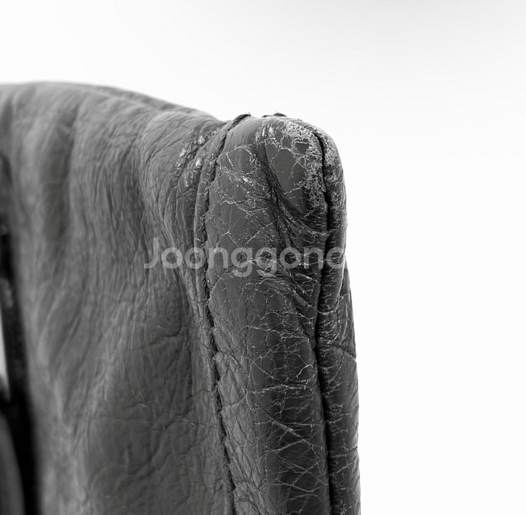 [S] 발렌시아가 모터 시티 클래식 클립 레더 클러치 파우치 스몰 블랙--7