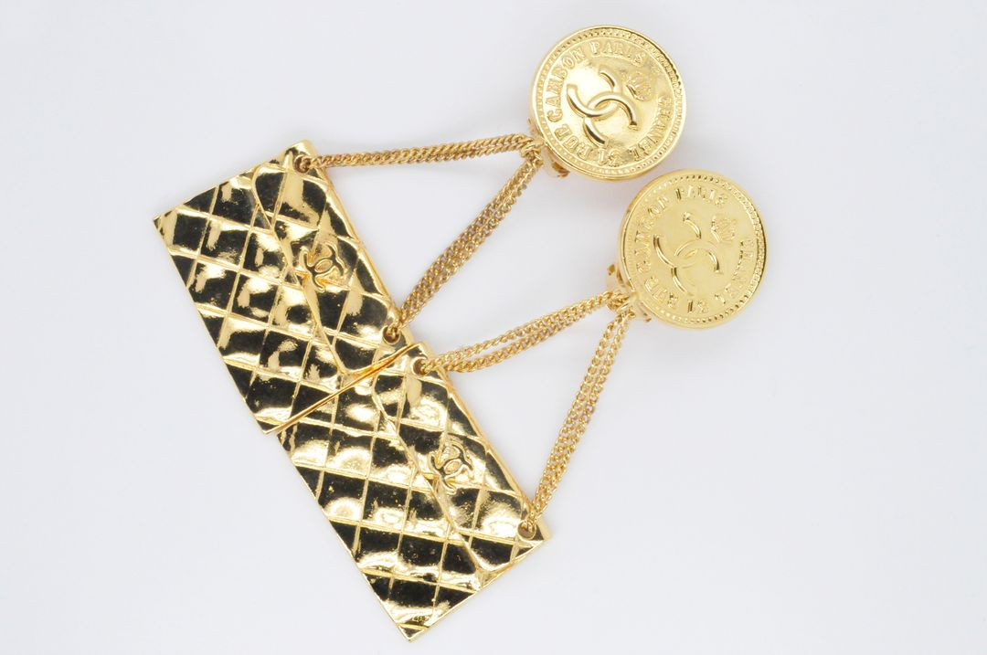 샤넬 코코마크 아이콘 마트라세백 골드도금 빈티지 귀걸이--1