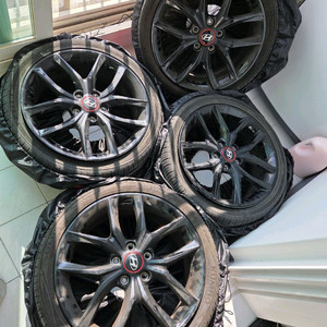 현대 순정 18인치 휠타이어(너트포함)