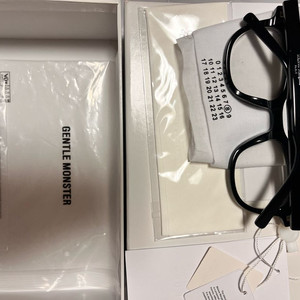 메종마르지엘라 젠틀몬스터 안경 mm010 이미지