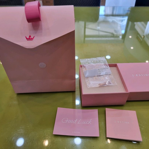 제이에스티나 더블 하트 팔찌입니다