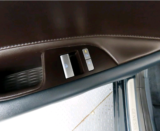 중형 세단 4WD 프리미엄--6