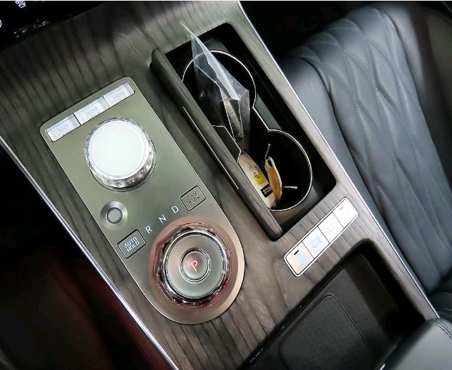 중형 세단 4WD 프리미엄--7