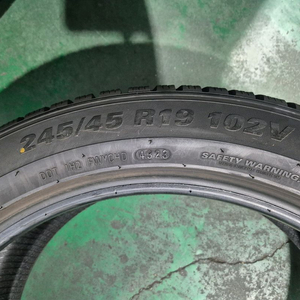 특A급 스노우타이어 금호 245/45R19 275/40R19 한대분 판매합니다