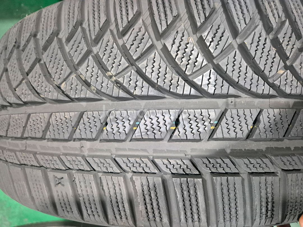 특A급 스노우타이어 금호 245/45R19 275/40R19 한대분 판매합니다--3