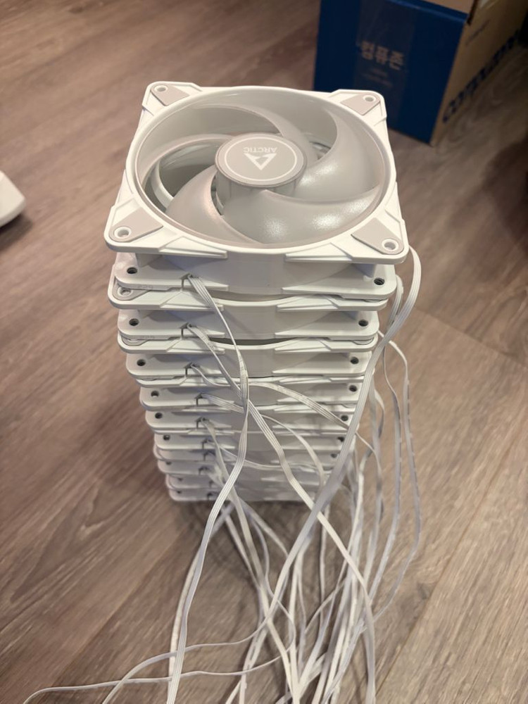 ARCTIC P12 PWM PST ARGB 쿨러--2