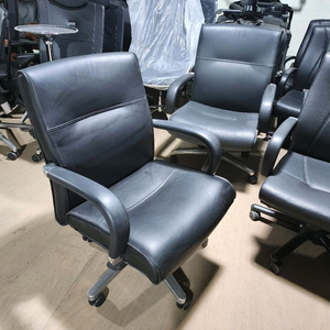 퍼시스 레가시 가죽의자