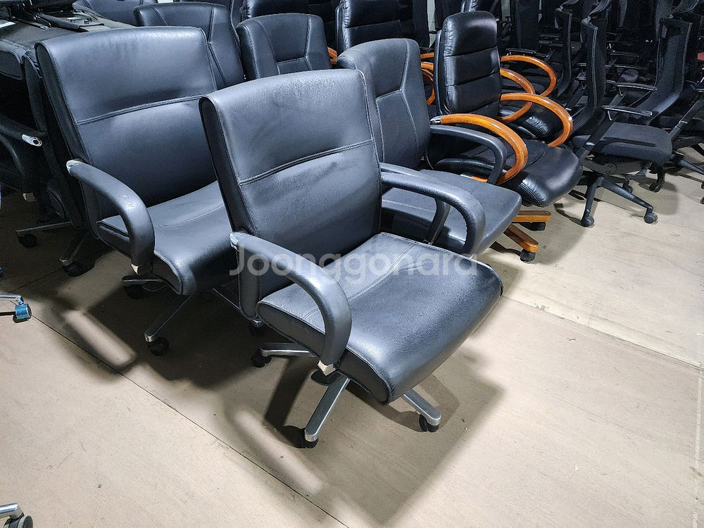 퍼시스 레가시 가죽의자--2