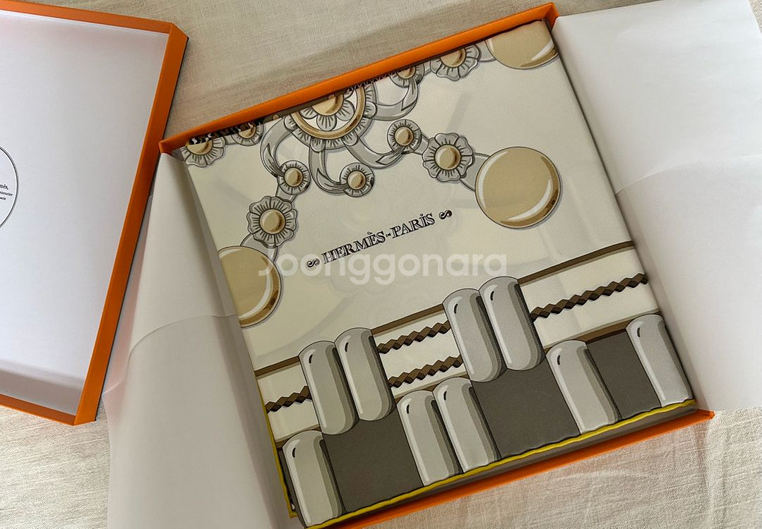 에르메스 25fw까레 새상품--2