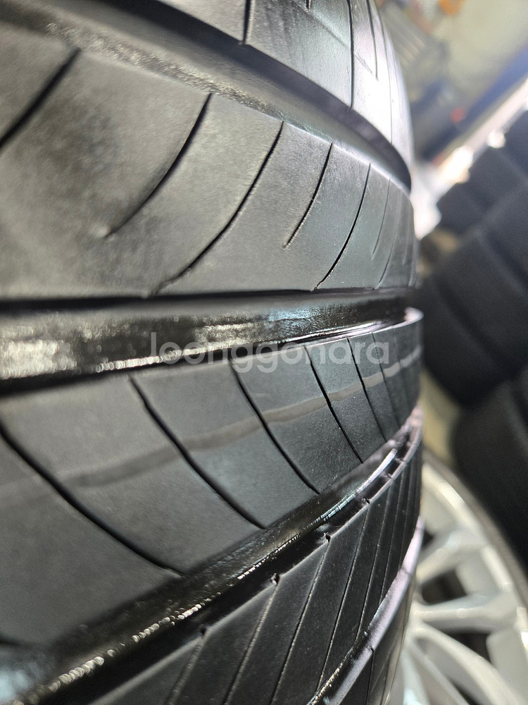 bmw f10 5시리즈 에어로다이나믹 18인치 순정 휠타이어 판매합니다--5