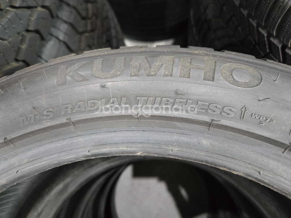 225 45 17 금호 윈터타이어 한대분 판매합니다--0