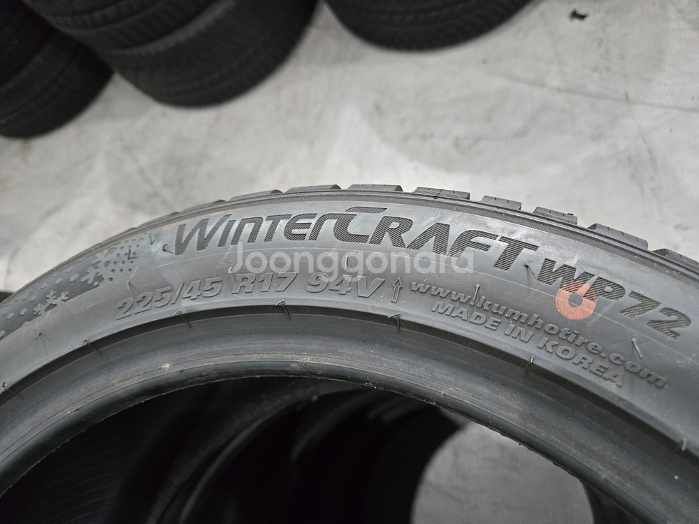 225 45 17 금호 윈터타이어 한대분 판매합니다--1