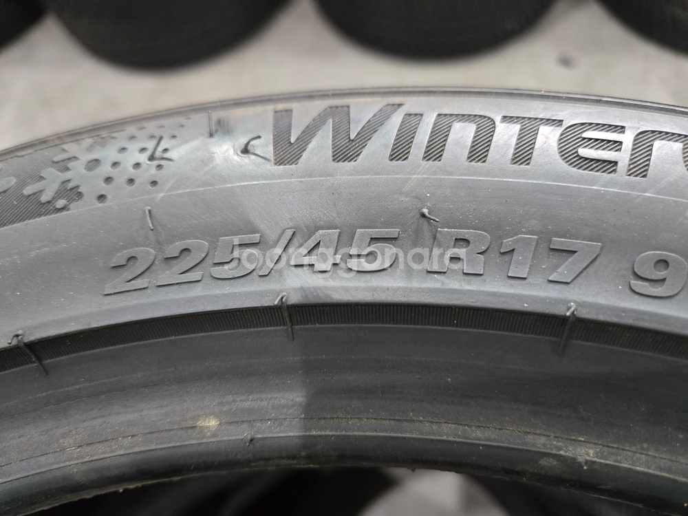 225 45 17 금호 윈터타이어 한대분 판매합니다--2