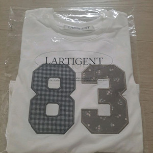 라티젠 83 PATCH 롱 슬리브 티셔츠 팝니다
