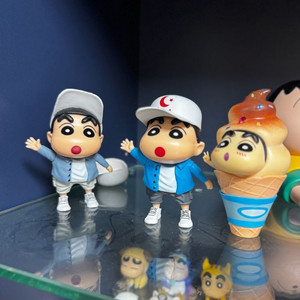 짱구 피규어 및 관련 용품