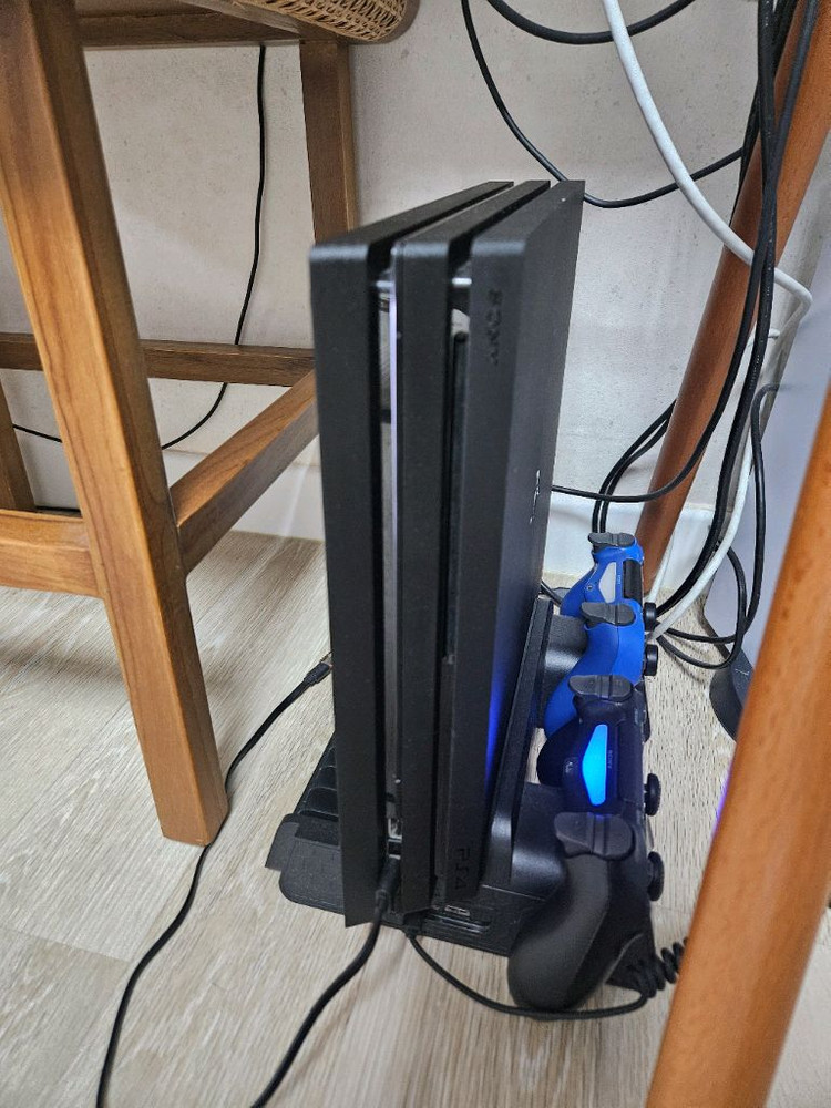 플스4 프로(ps4 pro) 1테라 ssd 커펌 11.00 팝니다--1