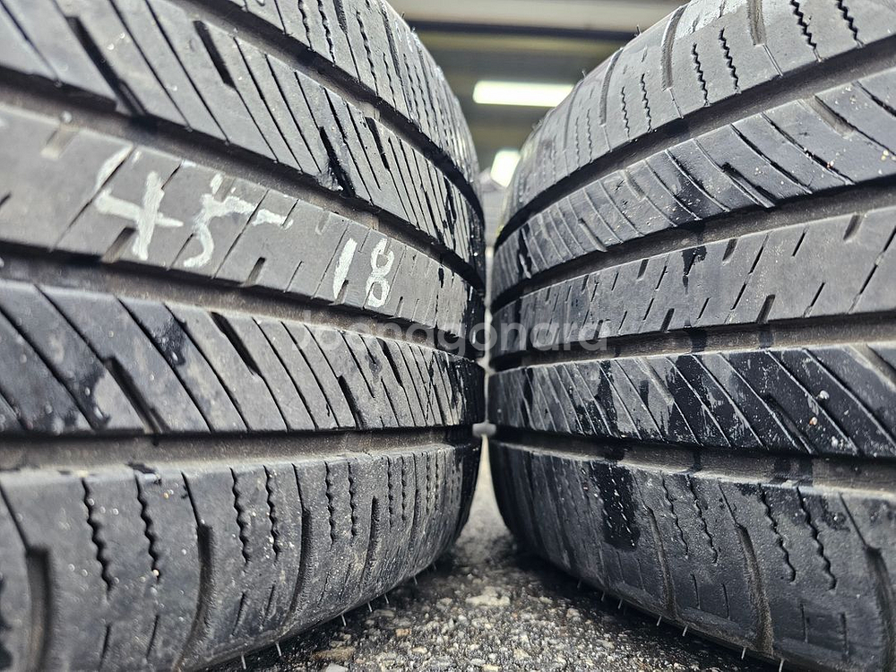 #기아 스팅어 18인치 순정 블랙유광 휠타이어 팝니다.225 45 18--6