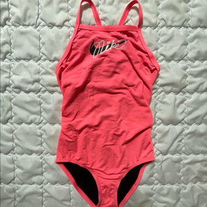 나이키 헤리티지 스우시 핫펀치 레이서백 28