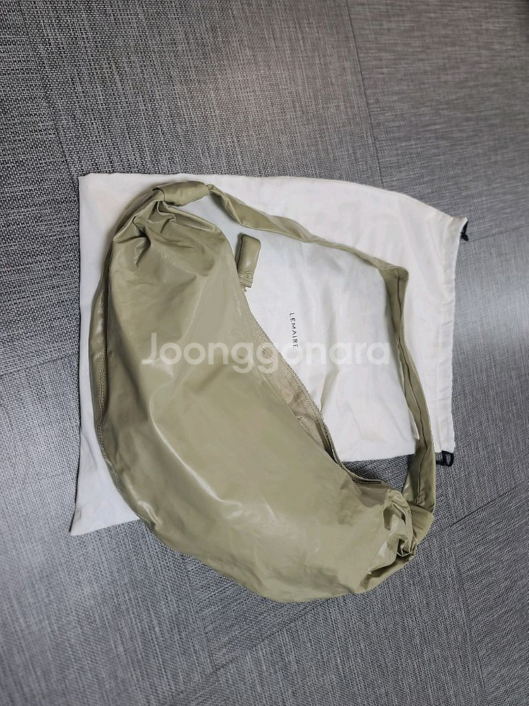 르메르 크루아상백 라지 페이퍼레더 세이지그린 크로스백 이동휘 한혜진르메르--0