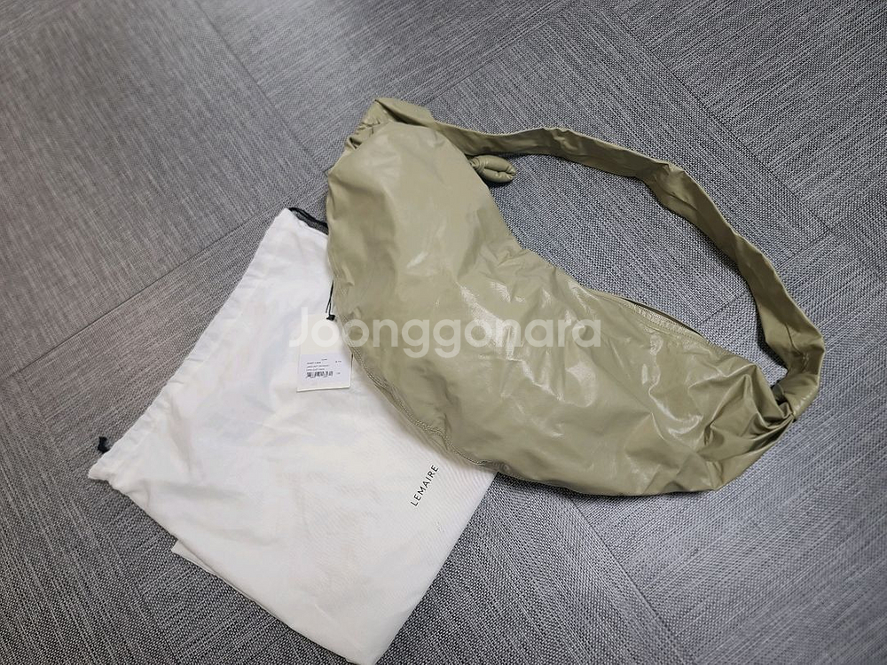 르메르 크루아상백 라지 페이퍼레더 세이지그린 크로스백 이동휘 한혜진르메르--6