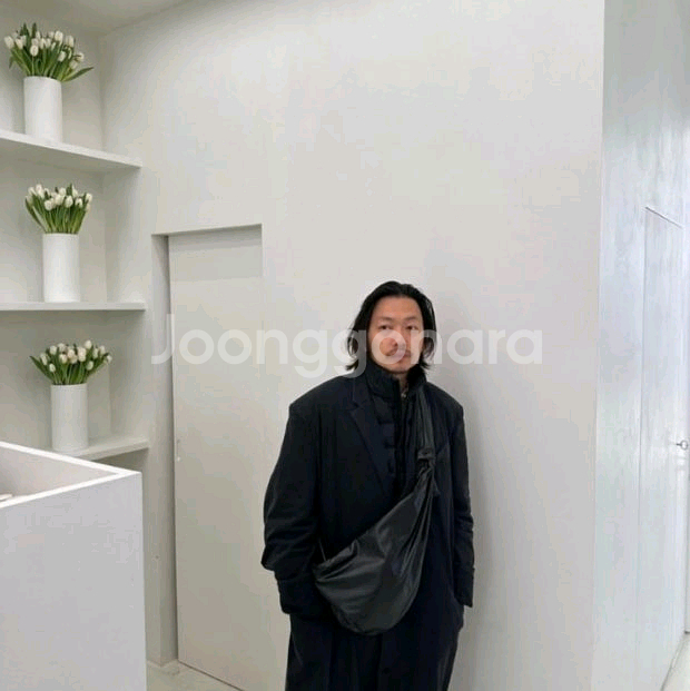 르메르 크루아상백 라지 페이퍼레더 세이지그린 크로스백 이동휘 한혜진르메르--7