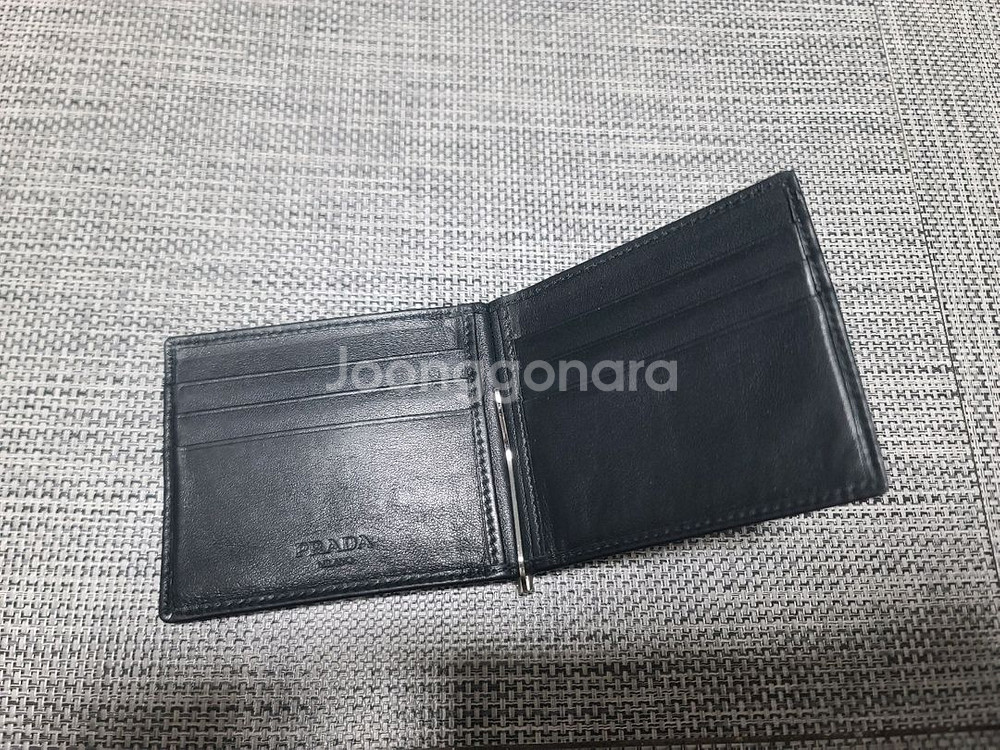 프라다 가죽 레더 반지갑 머니클립--2