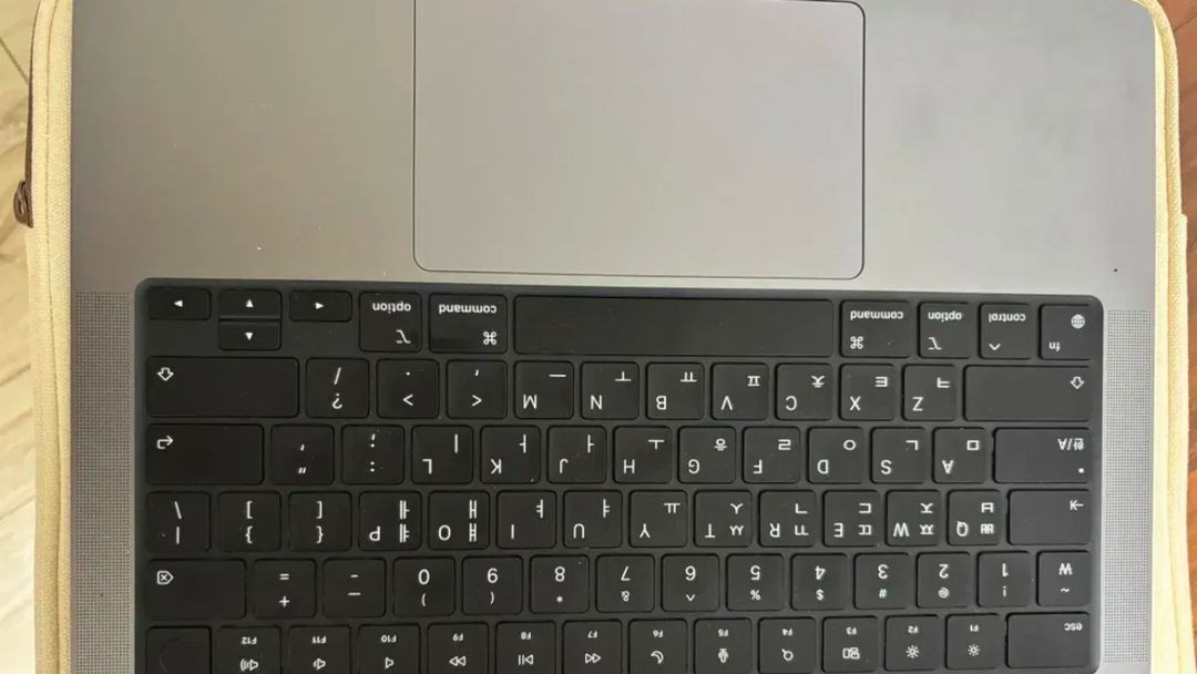 맥북프로 M4 16인치 8GB/256GB 이미지