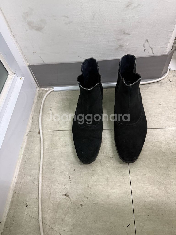 THE SUIT COMPANY 남성 스웨이드 첼시 부츠입니다--0