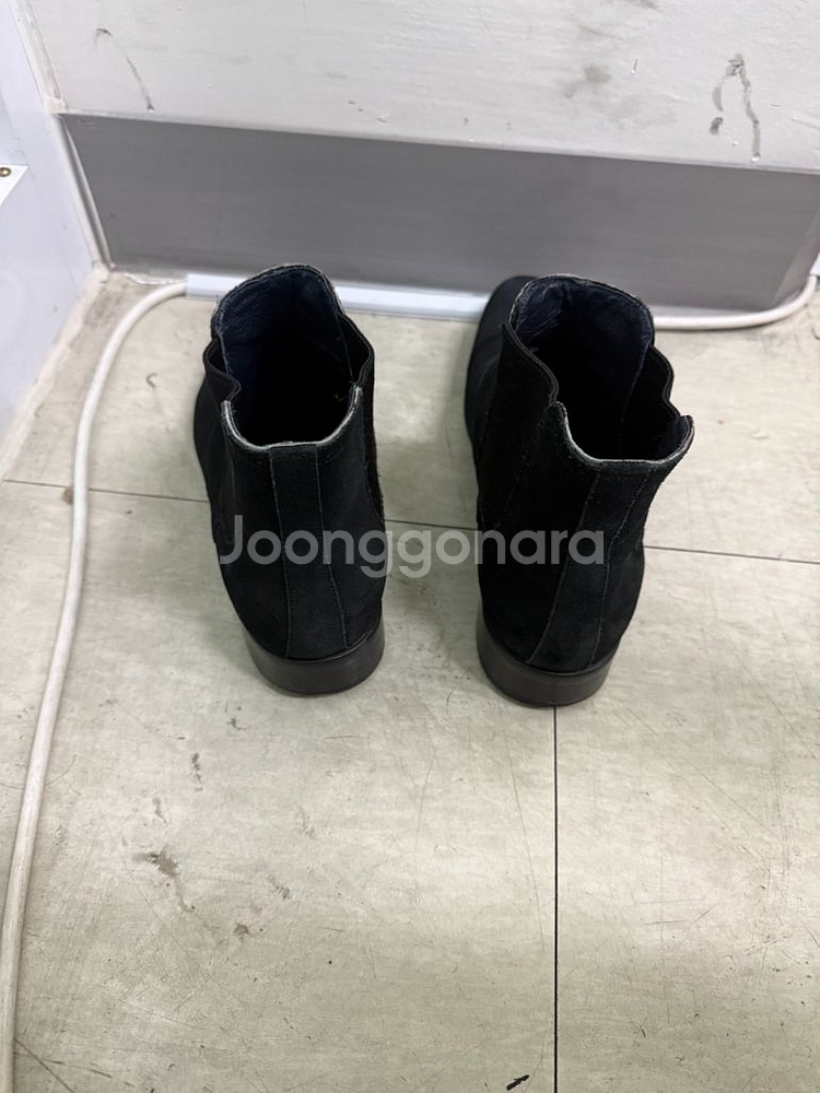 THE SUIT COMPANY 남성 스웨이드 첼시 부츠입니다--2