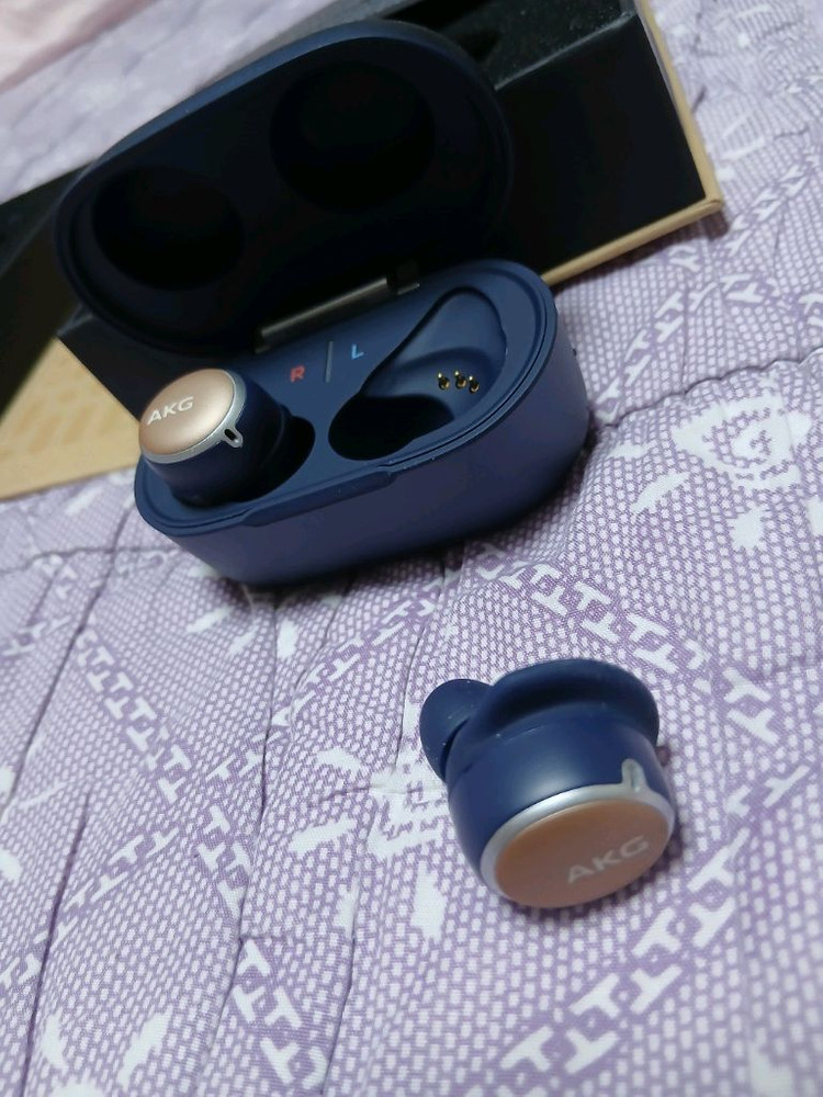 AKG n400 무선 이어폰--1