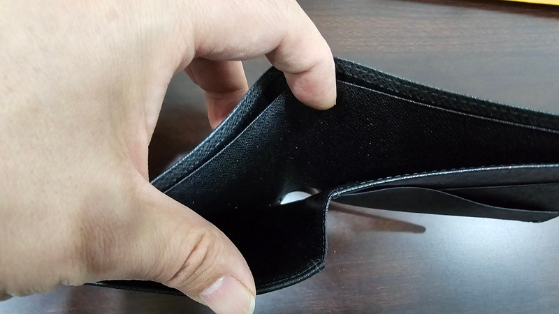 루이비통 타이가 반지갑--3