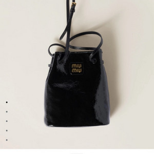 미우미우 나플락 페이턴트 미니백 블랙 S급 풀박 구성품 전부있음