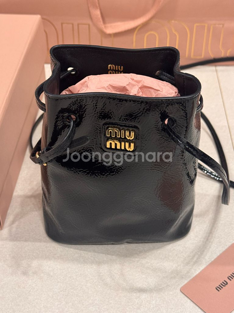 미우미우 나플락 페이턴트 미니백 블랙 S급 풀박 구성품 전부있음--1