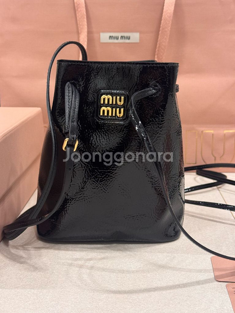 미우미우 나플락 페이턴트 미니백 블랙 S급 풀박 구성품 전부있음--2