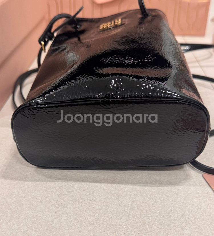 미우미우 나플락 페이턴트 미니백 블랙 S급 풀박 구성품 전부있음--4