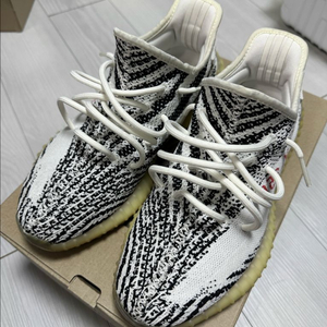 아디다스 이지부스트 350 V2 지브라 270 팔아요 이미지