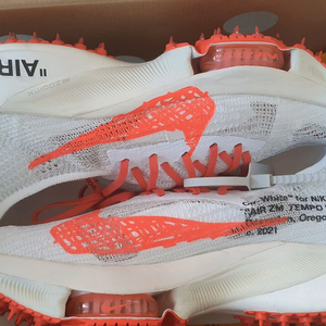 나이키 오프화이트 에어줌템포 넥스트 솔라레드 280