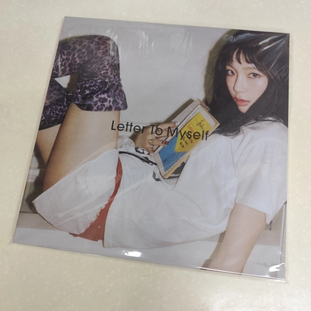 태연 LP 3장 이미지