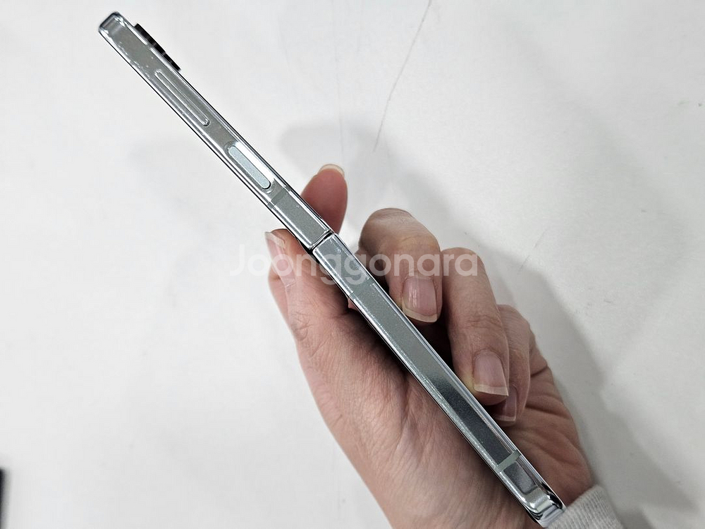 갤럭시Z플립5 (F731) 블랙 256GB 가성비폰--2