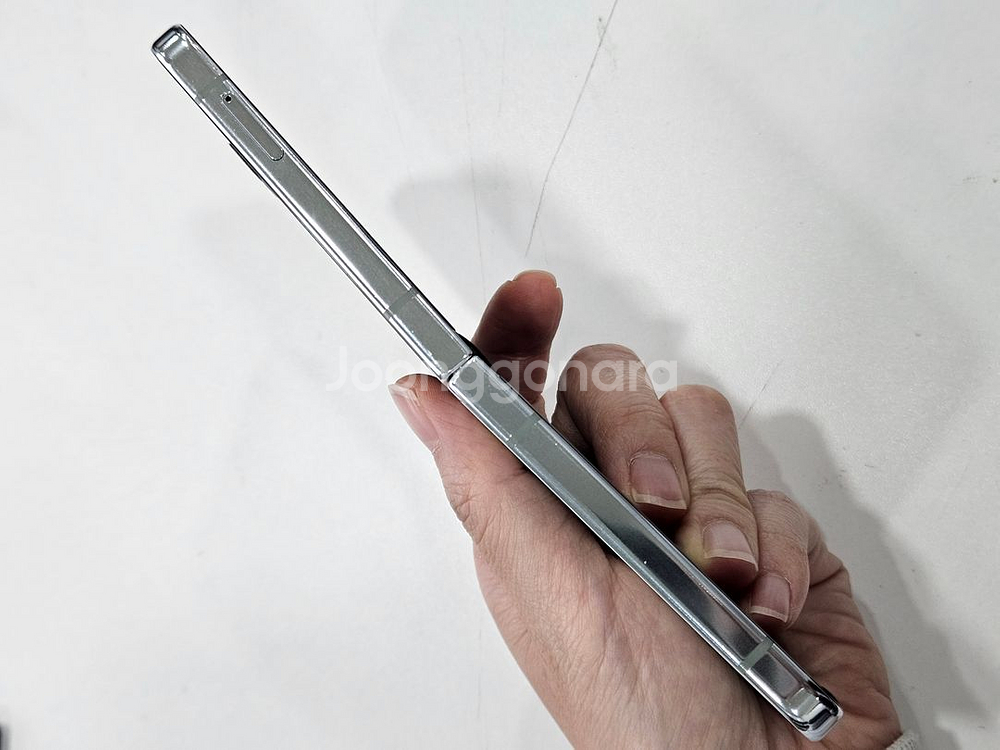 갤럭시Z플립5 (F731) 블랙 256GB 가성비폰--1