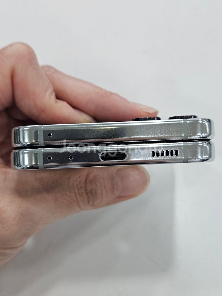 갤럭시Z플립5 (F731) 블랙 256GB 가성비폰--3