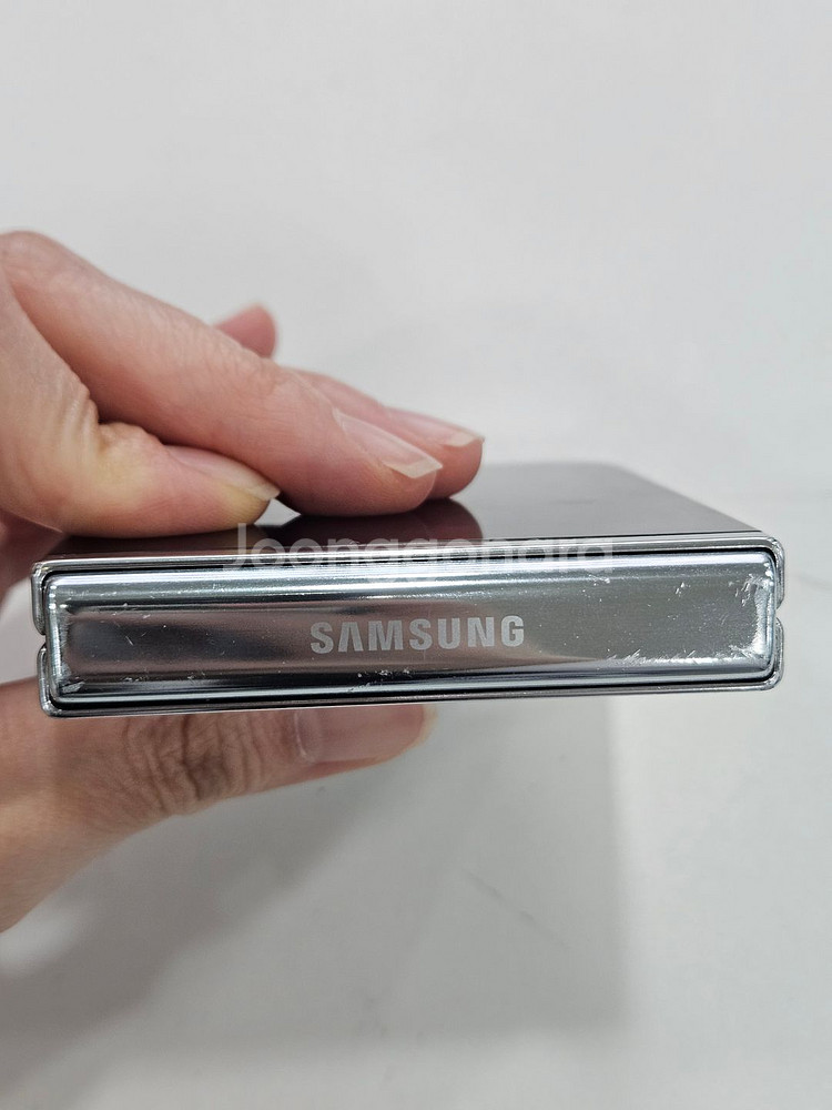 갤럭시Z플립5 (F731) 블랙 256GB 가성비폰--4